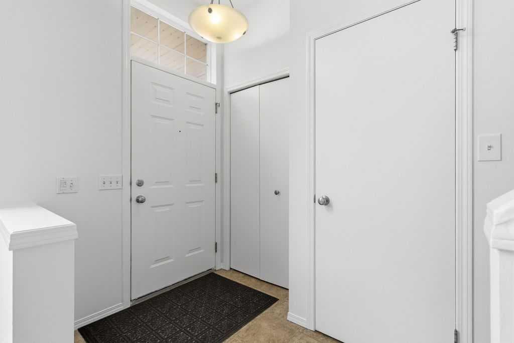 77 Elgin Gardens SE — photo 4