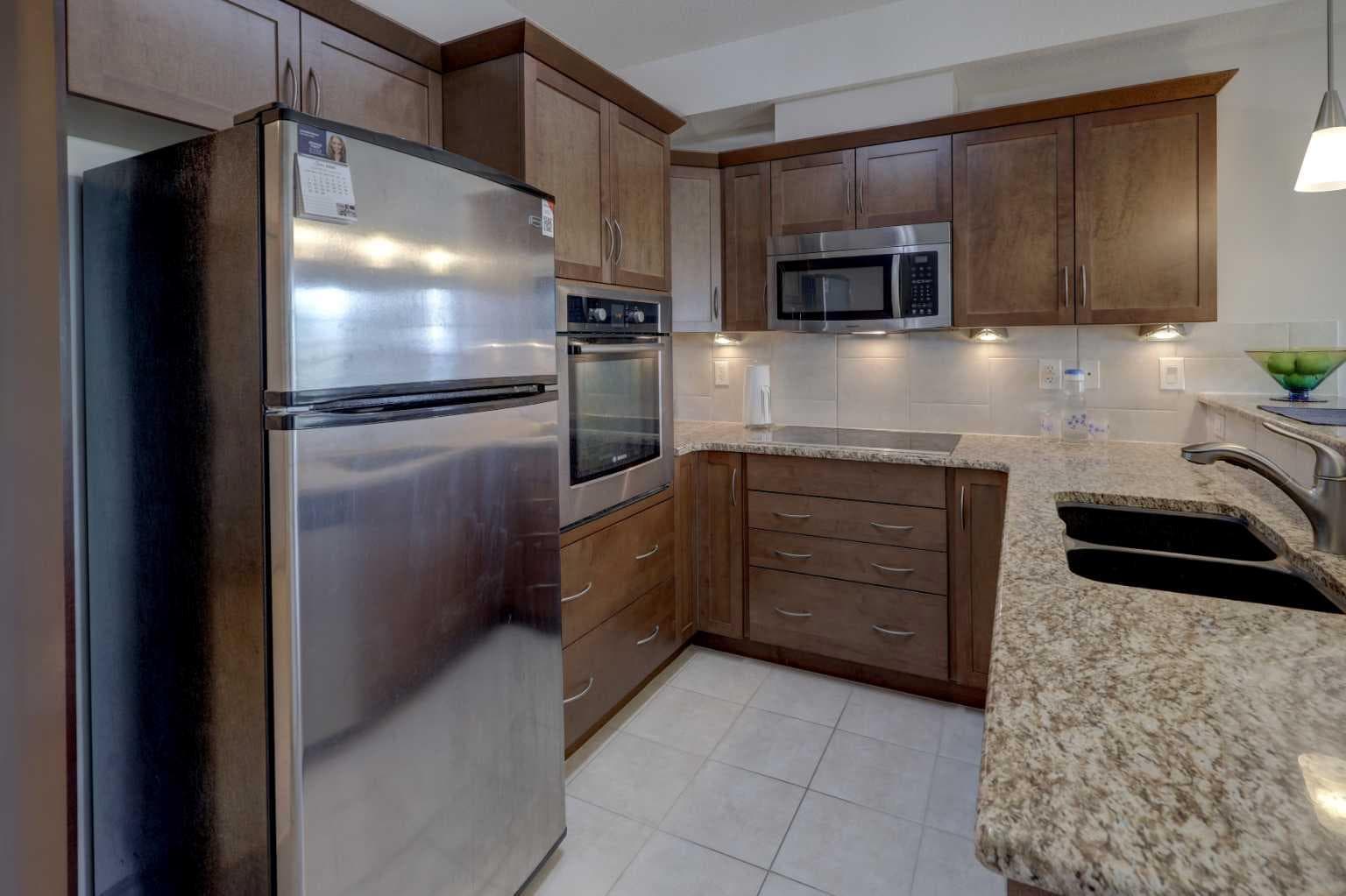 220, 70 Royal Oak Plaza NW — photo 4
