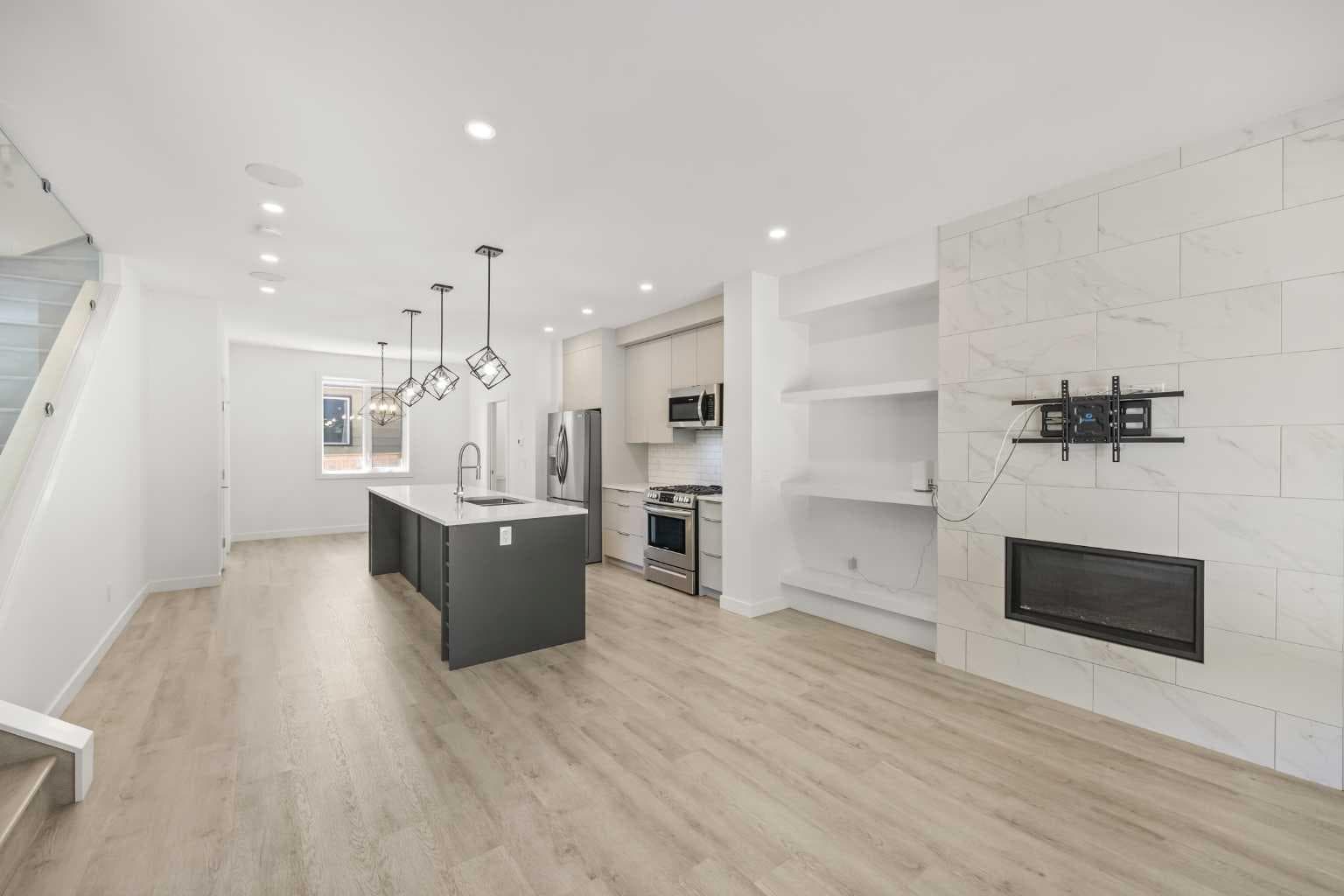 2105 5 Street NW — photo 2