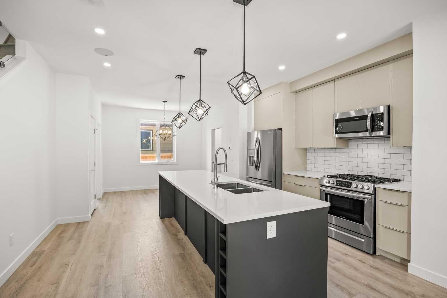 2105 5 Street NW — photo 5