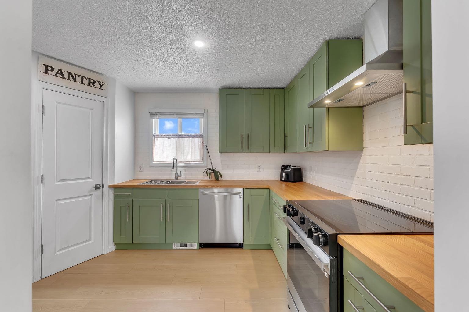 74 Eldorado Road SE — photo 3