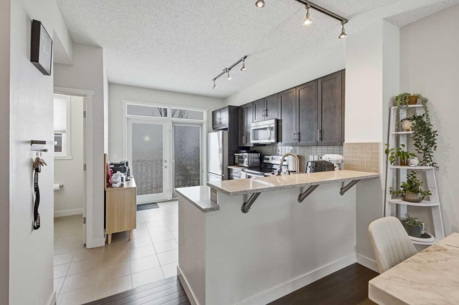 214 Nolanfield Villas NW — photo 2