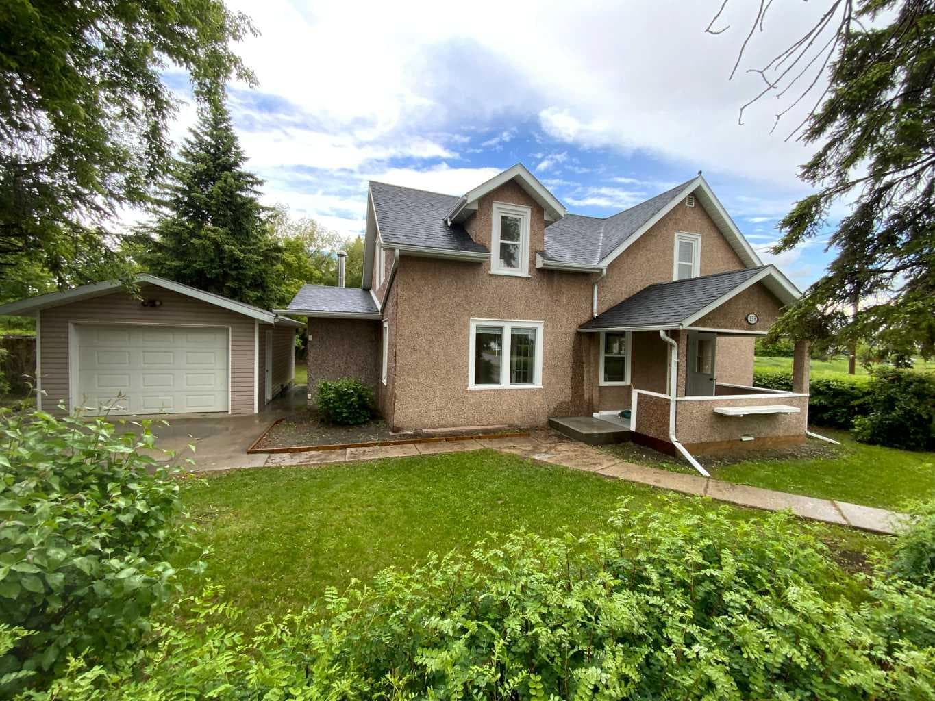 138 Trochu Avenue — photo 1