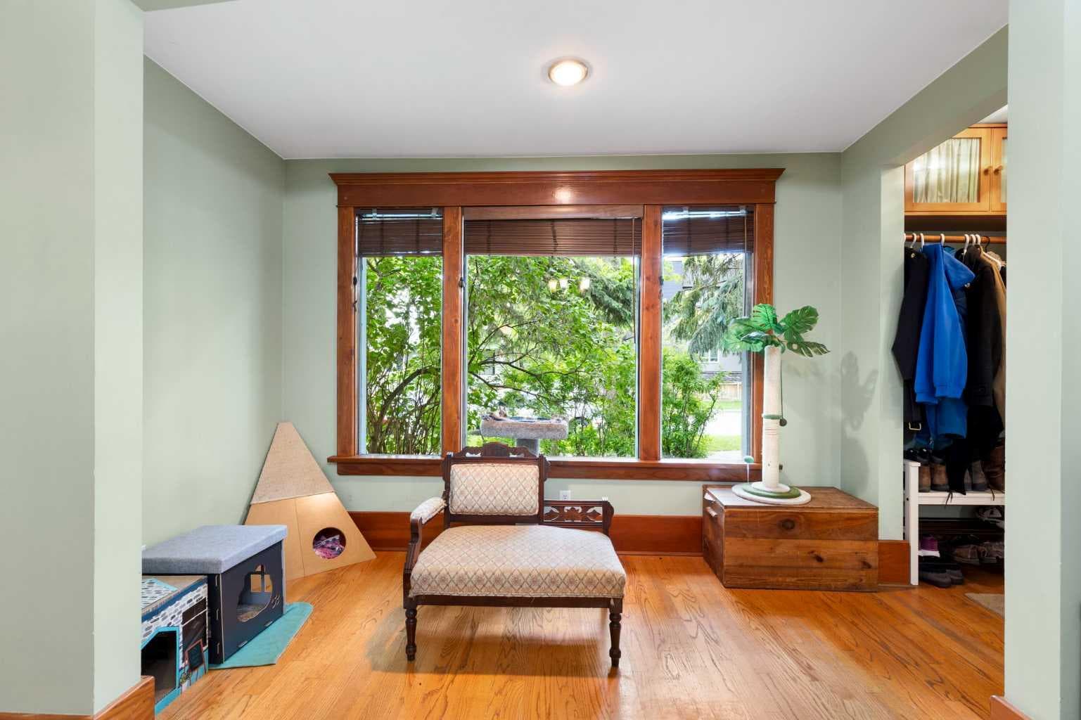 508 10 Avenue NE — photo 3