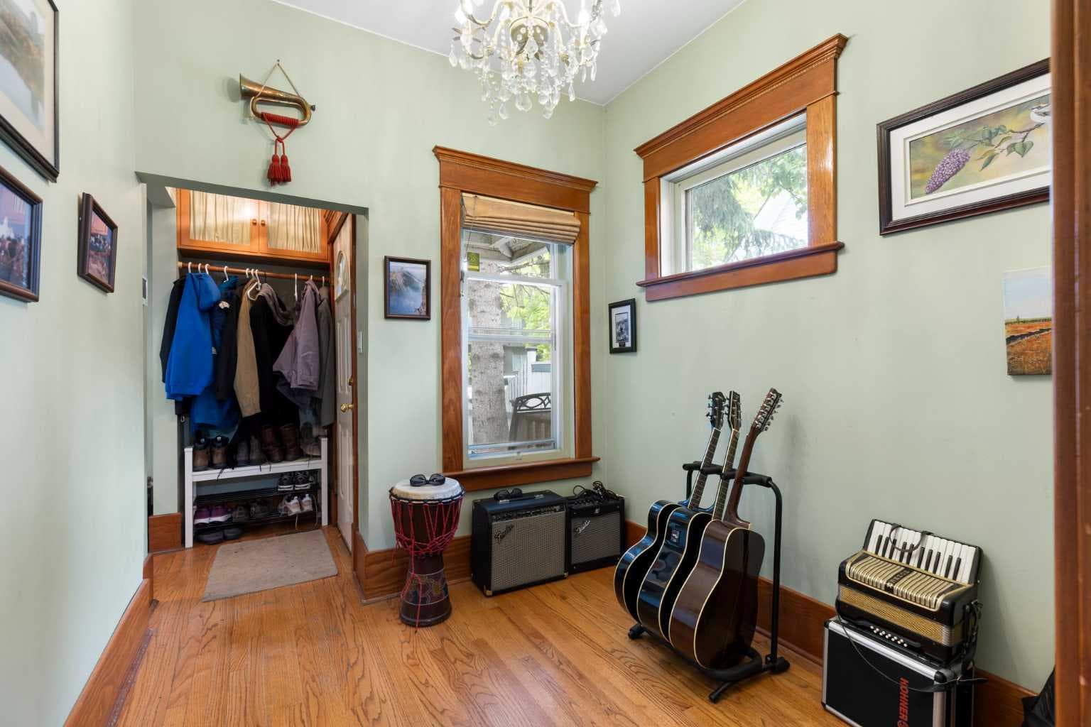 508 10 Avenue NE — photo 5