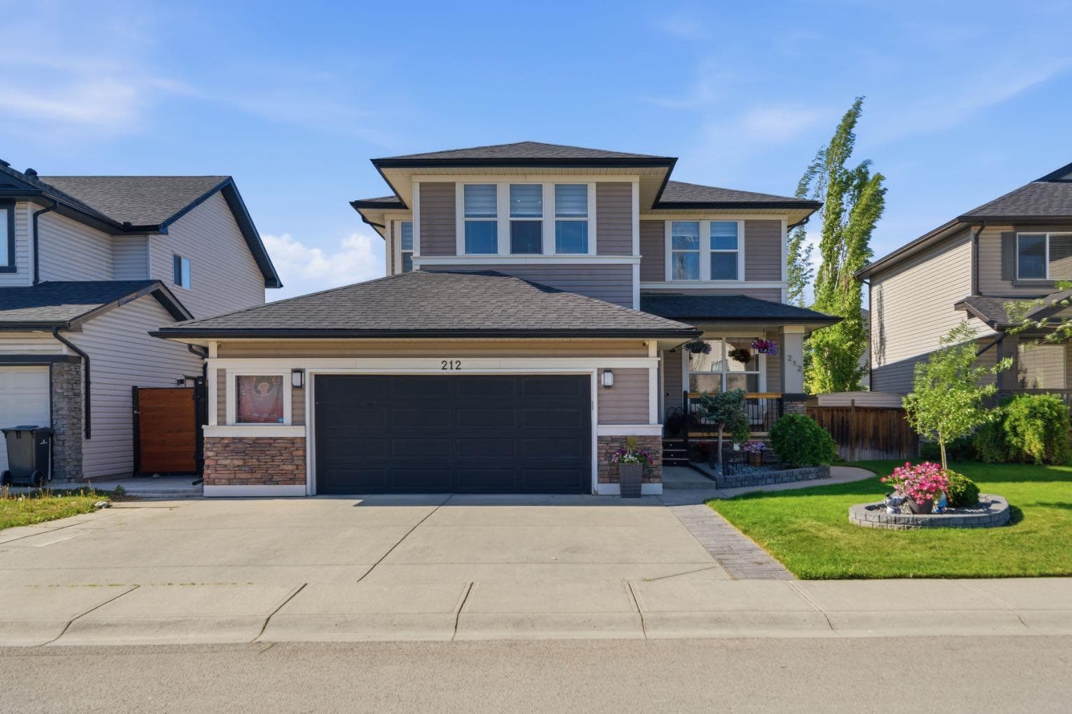 212 Willowmere Close — photo 1