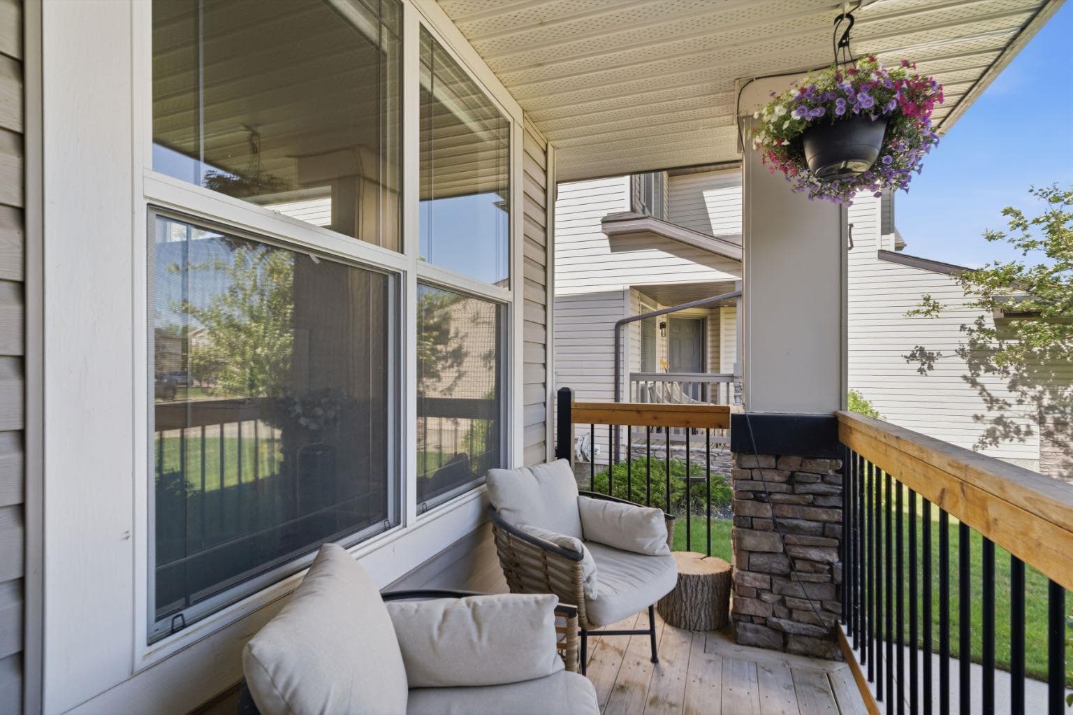 212 Willowmere Close — photo 3