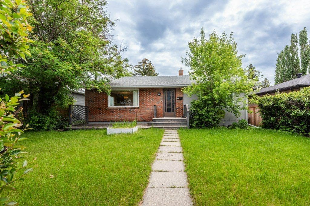 Detached in Glenbrook