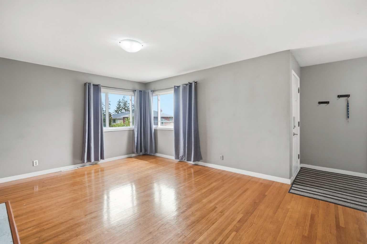 111 42 Avenue NE — photo 4