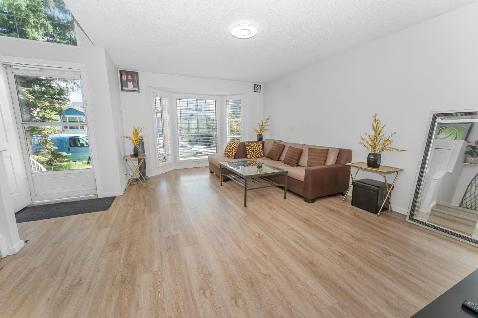 369 Martinwood Place NE — photo 2