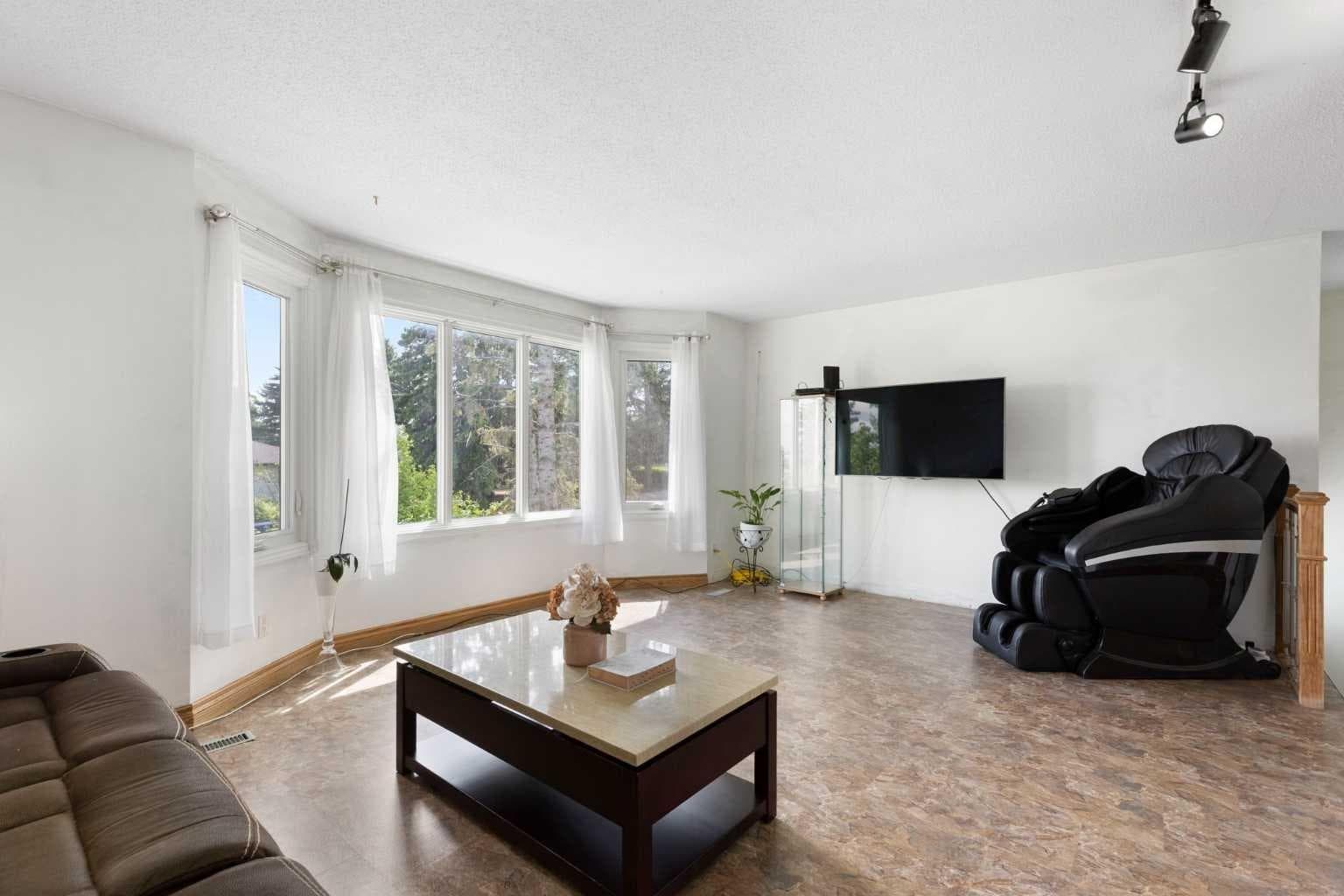 1016 Hunterdale Place NW — photo 1