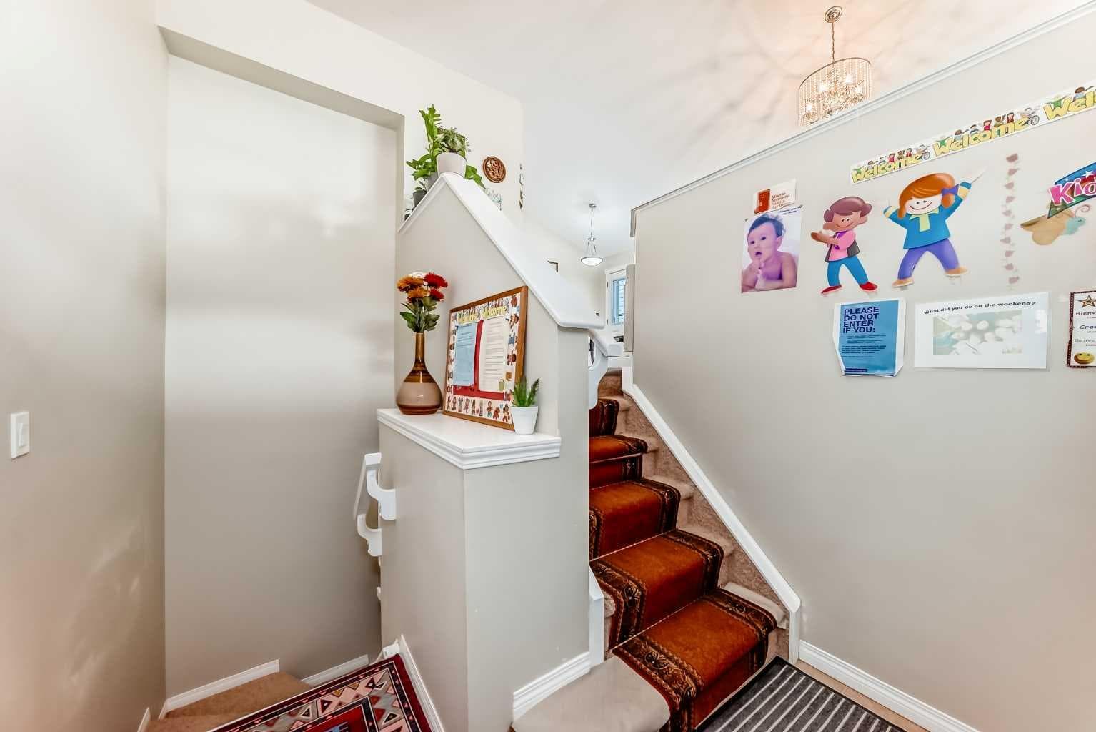 398 MARTINDALE Drive NE — photo 3