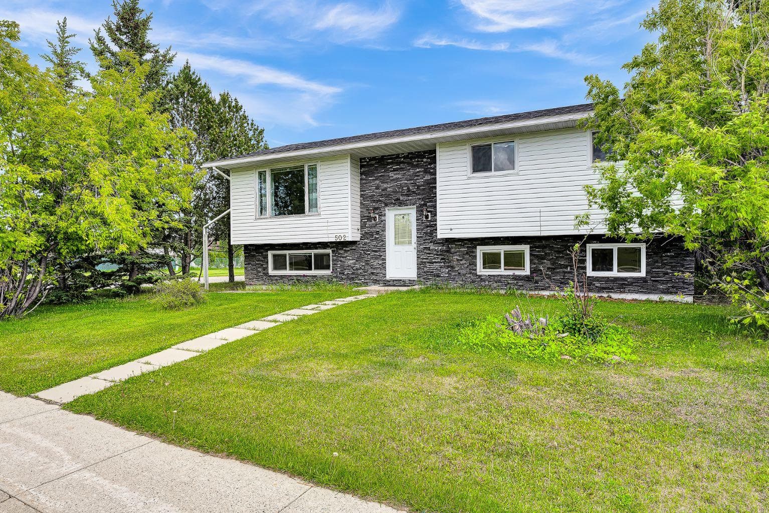 502 Maplewood Drive — photo 2