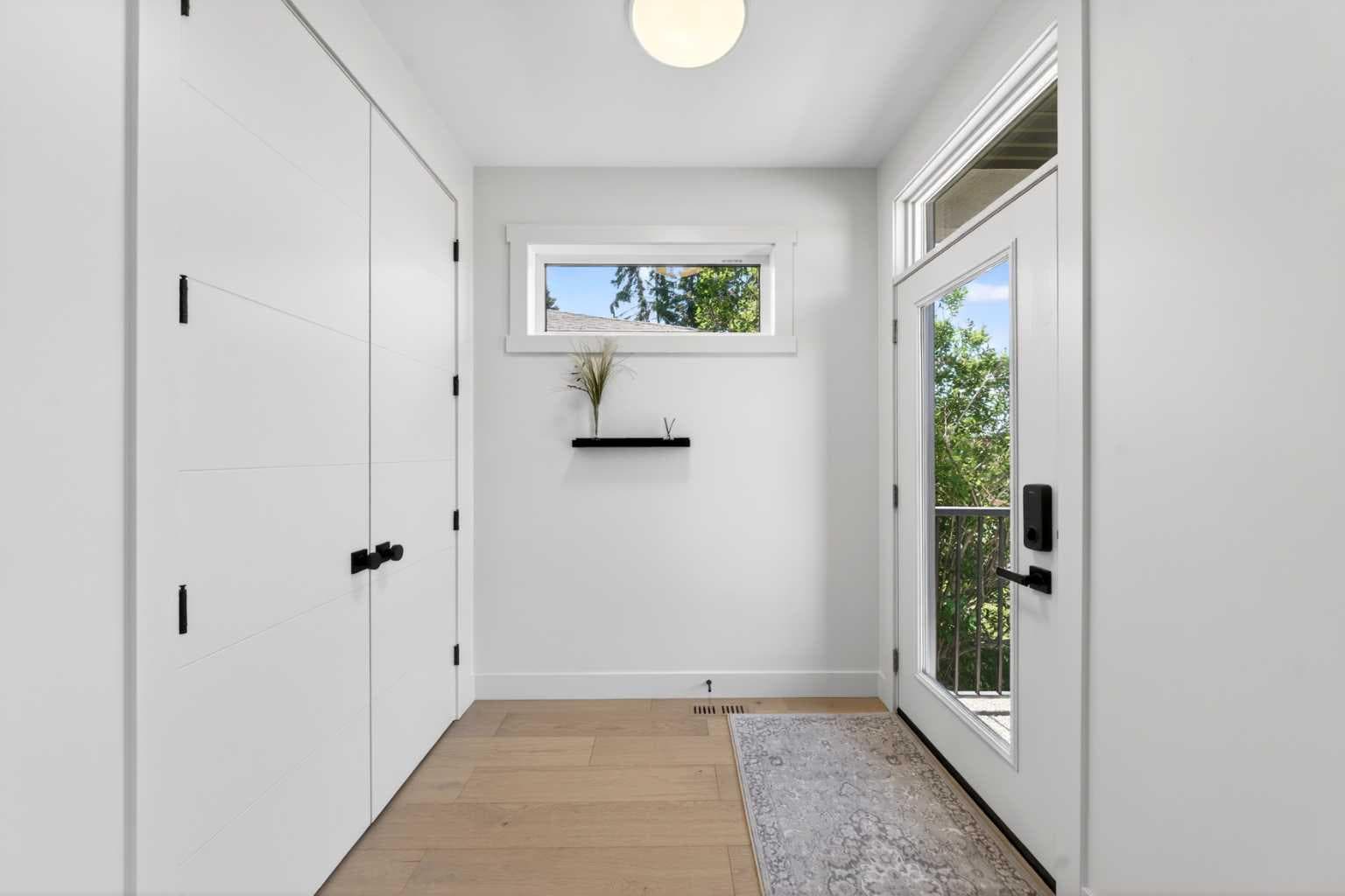 5230 21 Avenue NW — photo 3