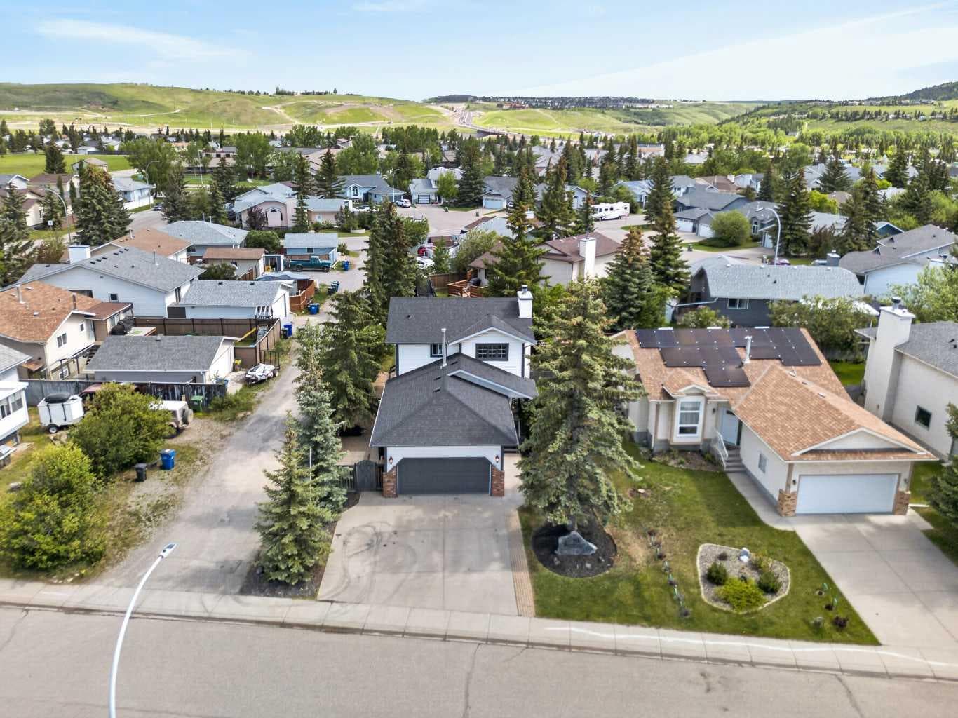 70 West Mackay Crescent — photo 3