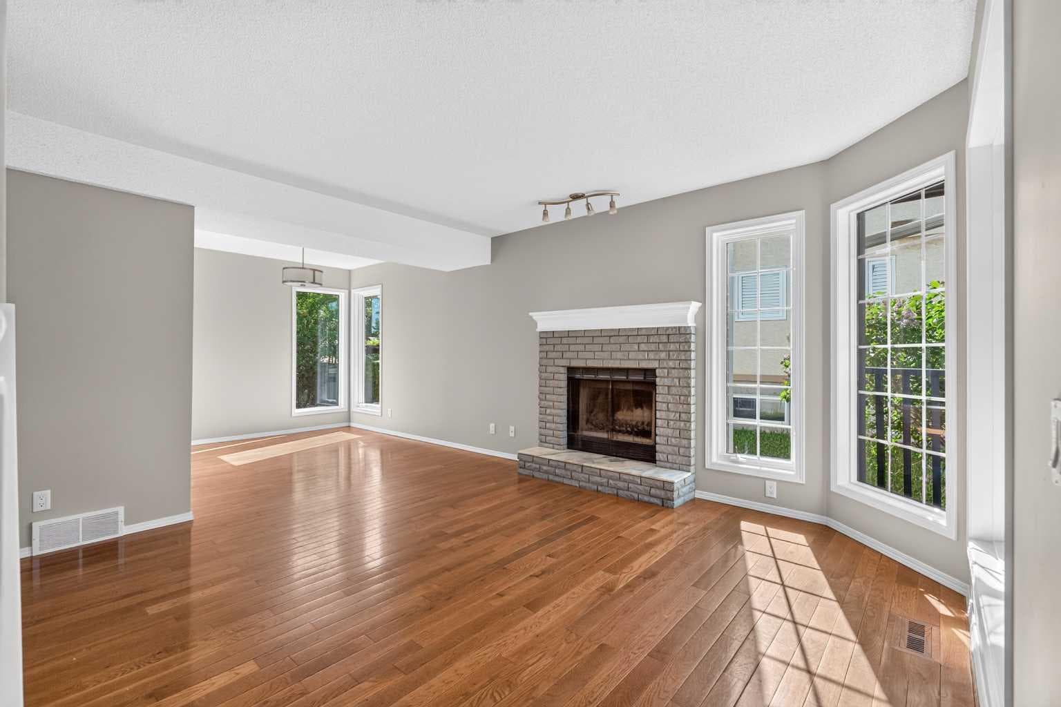 70 West Mackay Crescent — photo 5