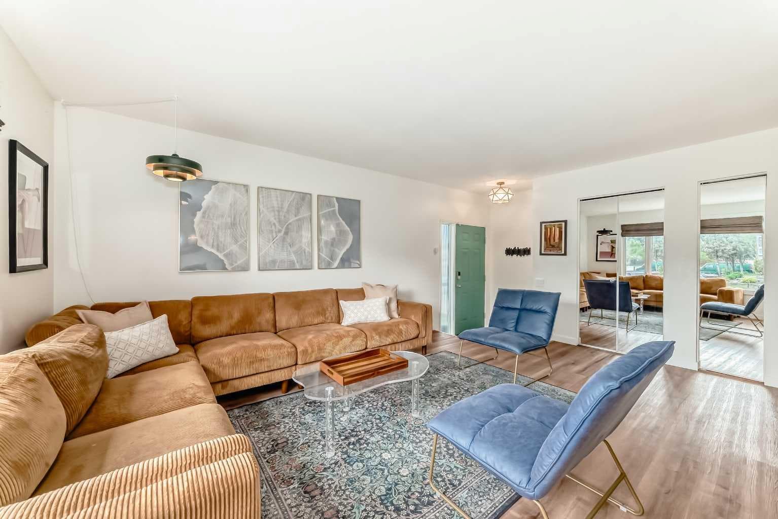 584 Woodhill Place SW — photo 3
