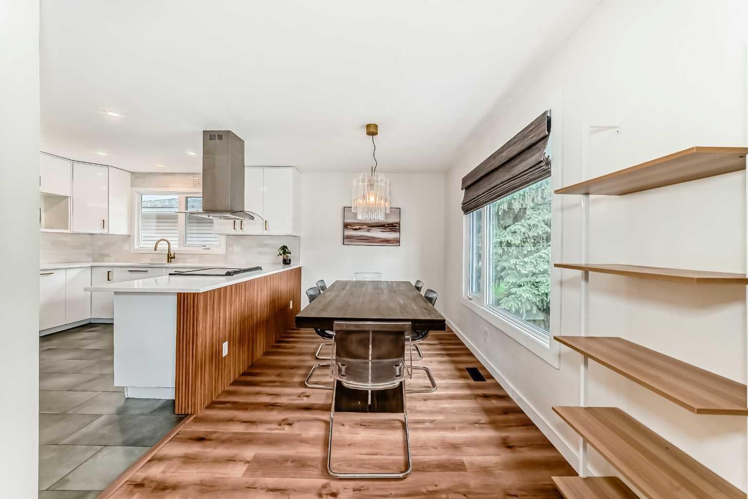 584 Woodhill Place SW — photo 4