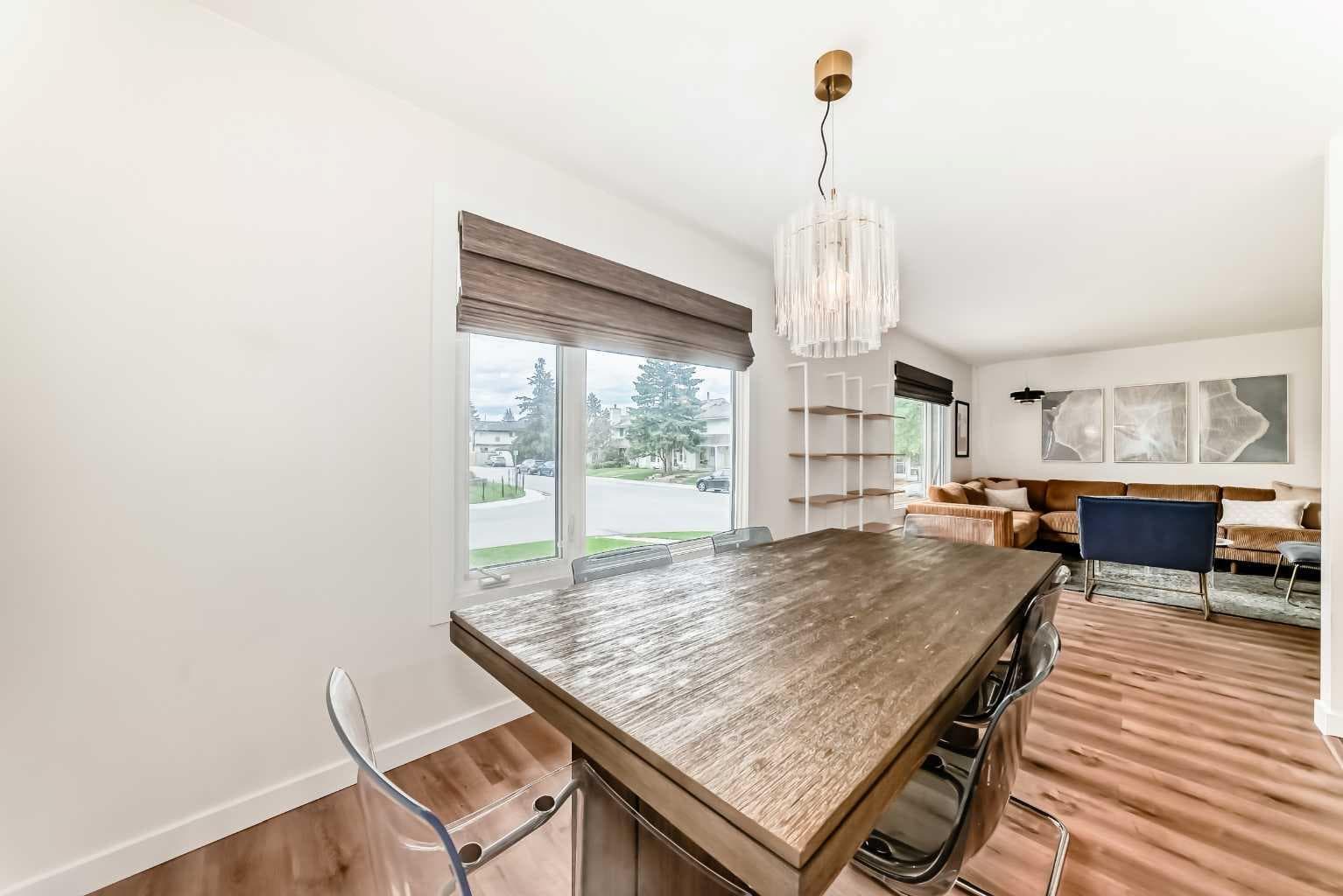 584 Woodhill Place SW — photo 5