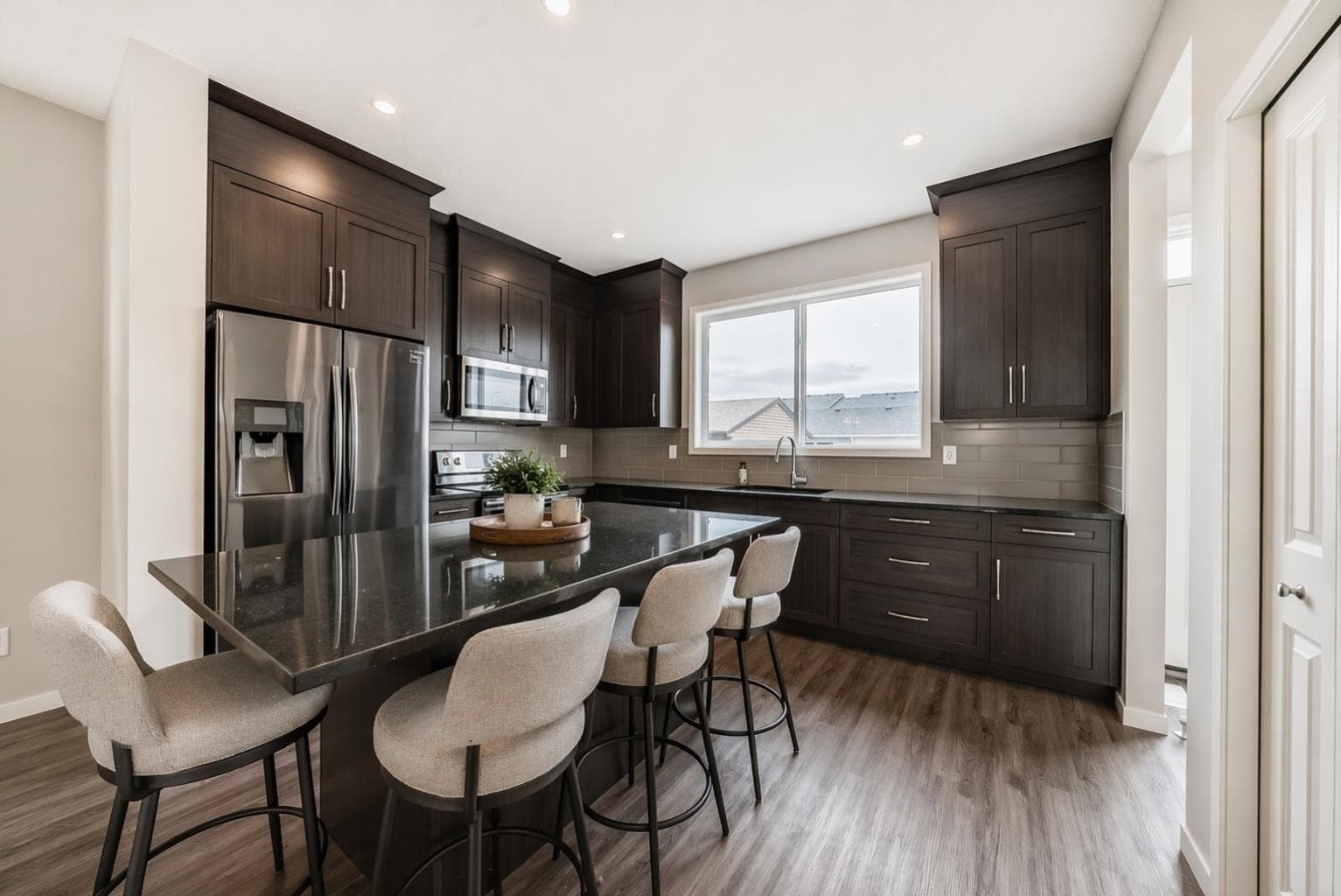 18 Willow Crescent — photo 2