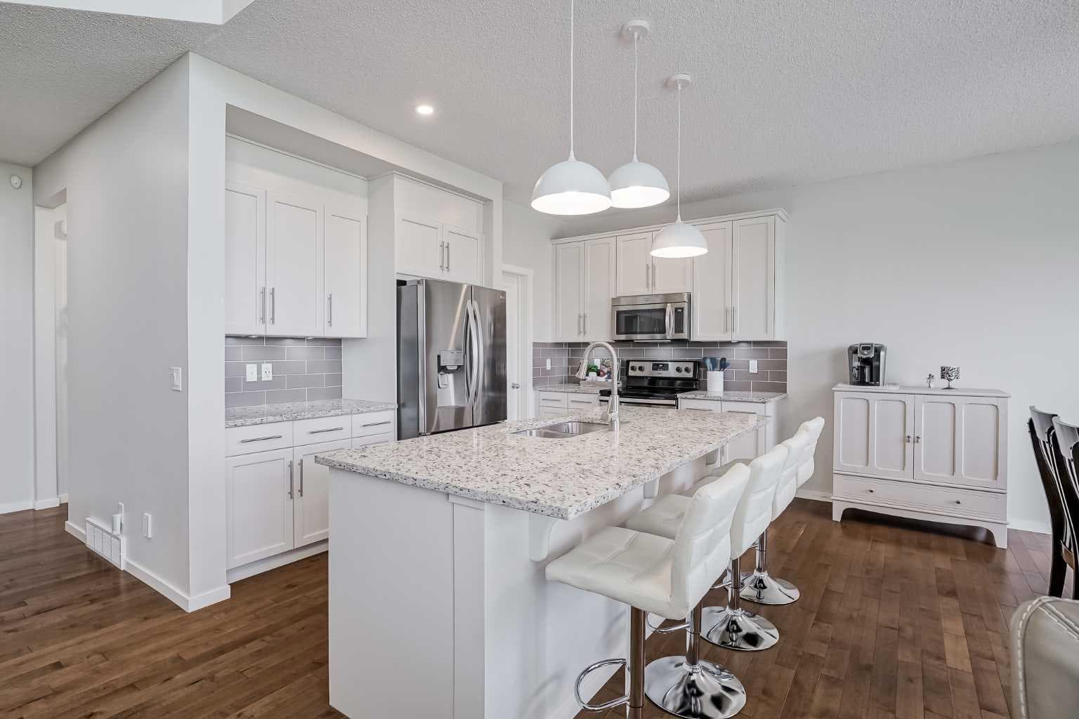 225 Kingsmere Cove SE — photo 4