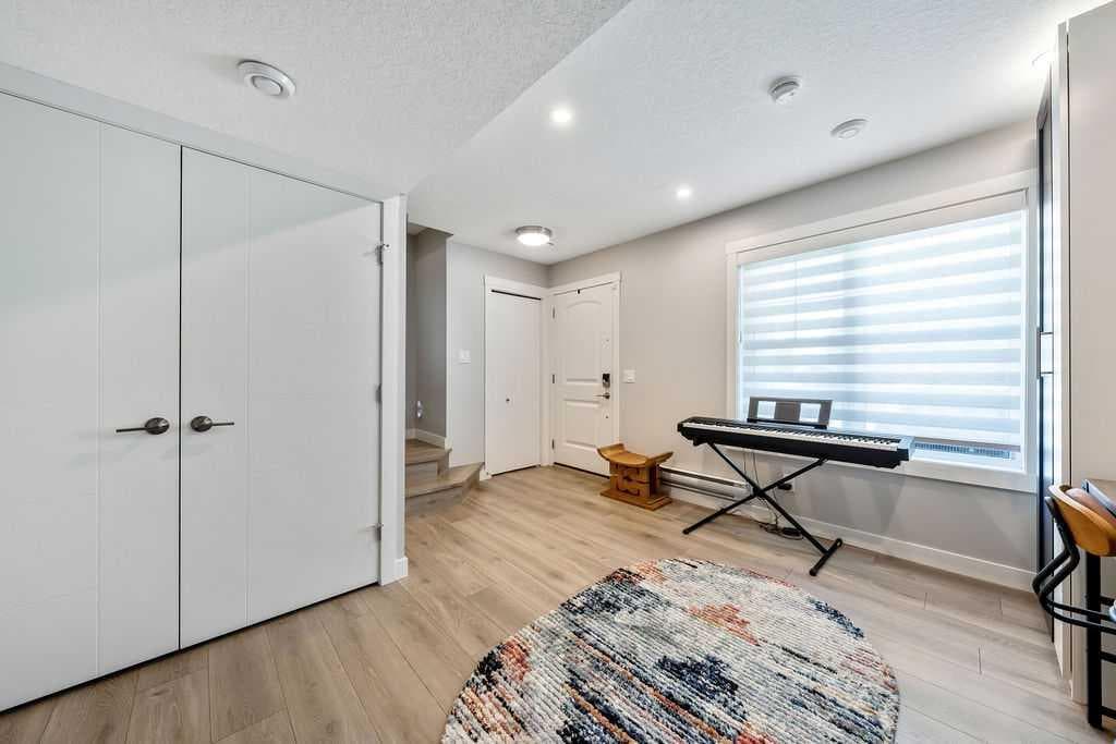 869 Cranston Avenue SE — photo 4