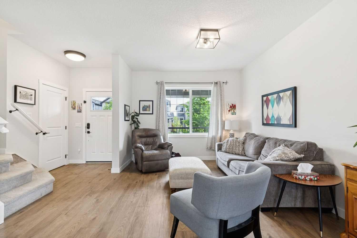 198 Legacy Reach Crescent SE — photo 4