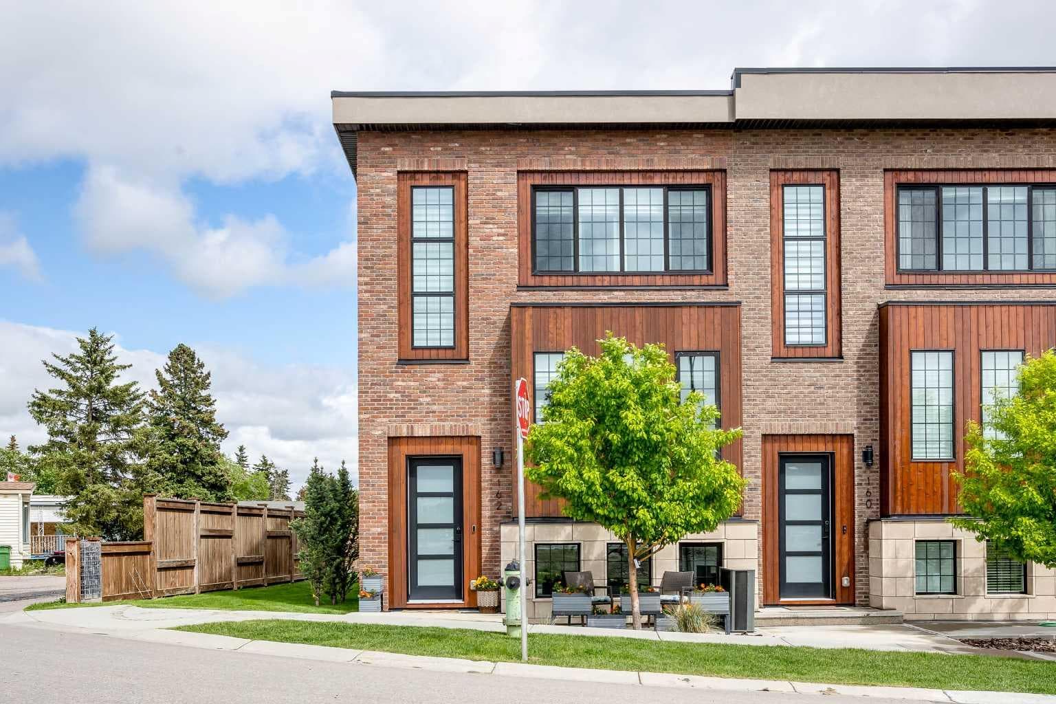 162 Greenbriar Way NW — photo 1