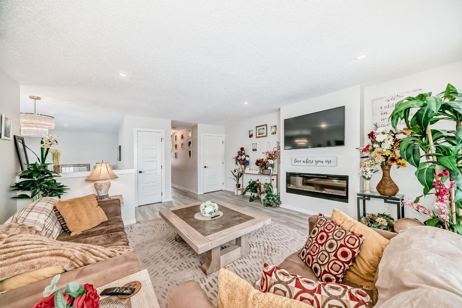 158 Chinook Gate Boulevard SW — photo 1