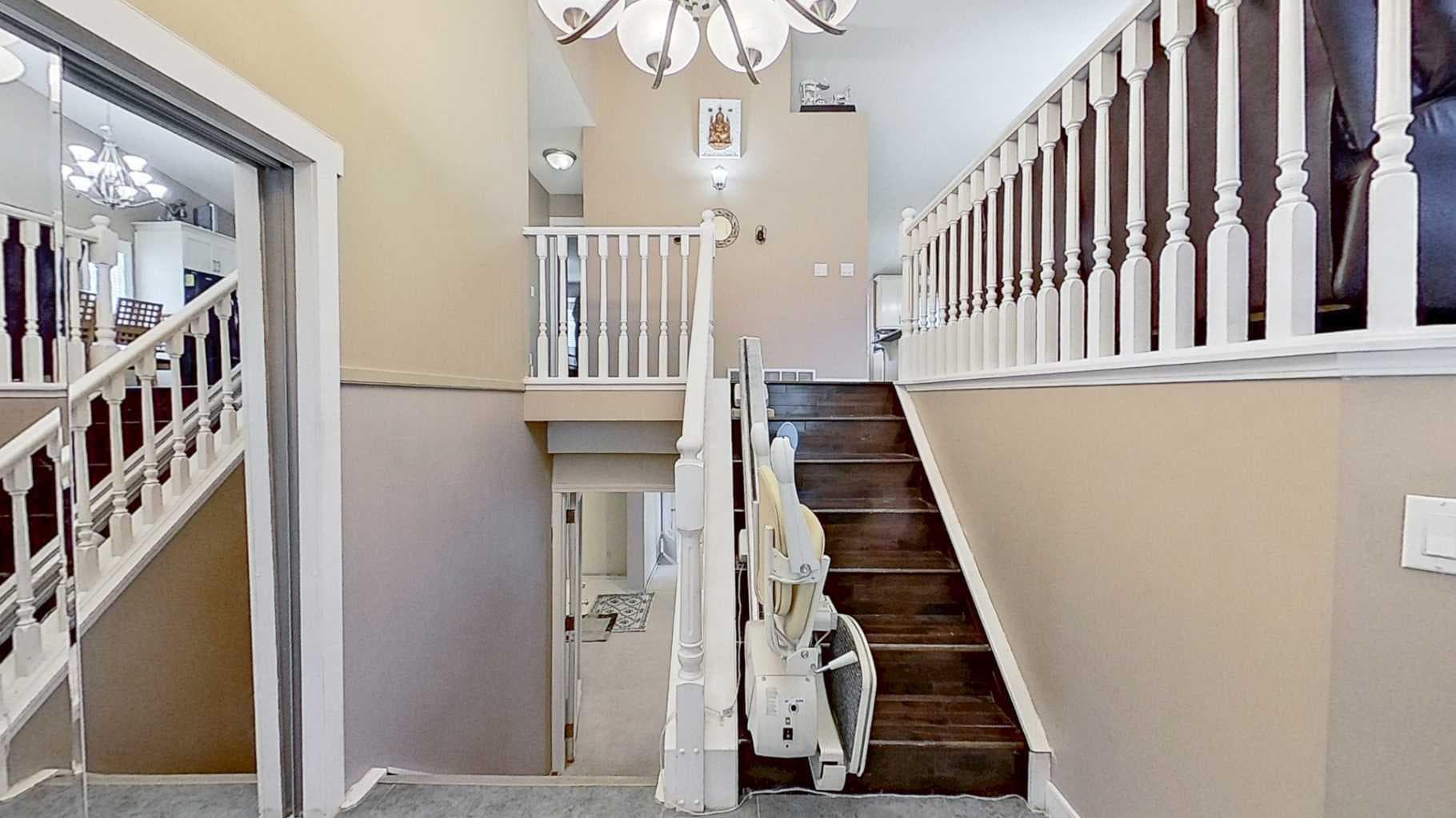 109 Edgebrook Gardens NW — photo 3