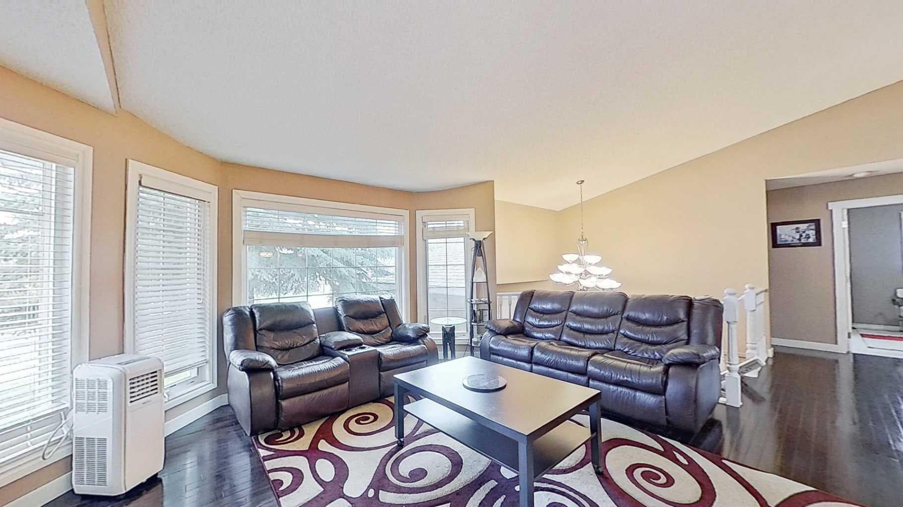 109 Edgebrook Gardens NW — photo 5