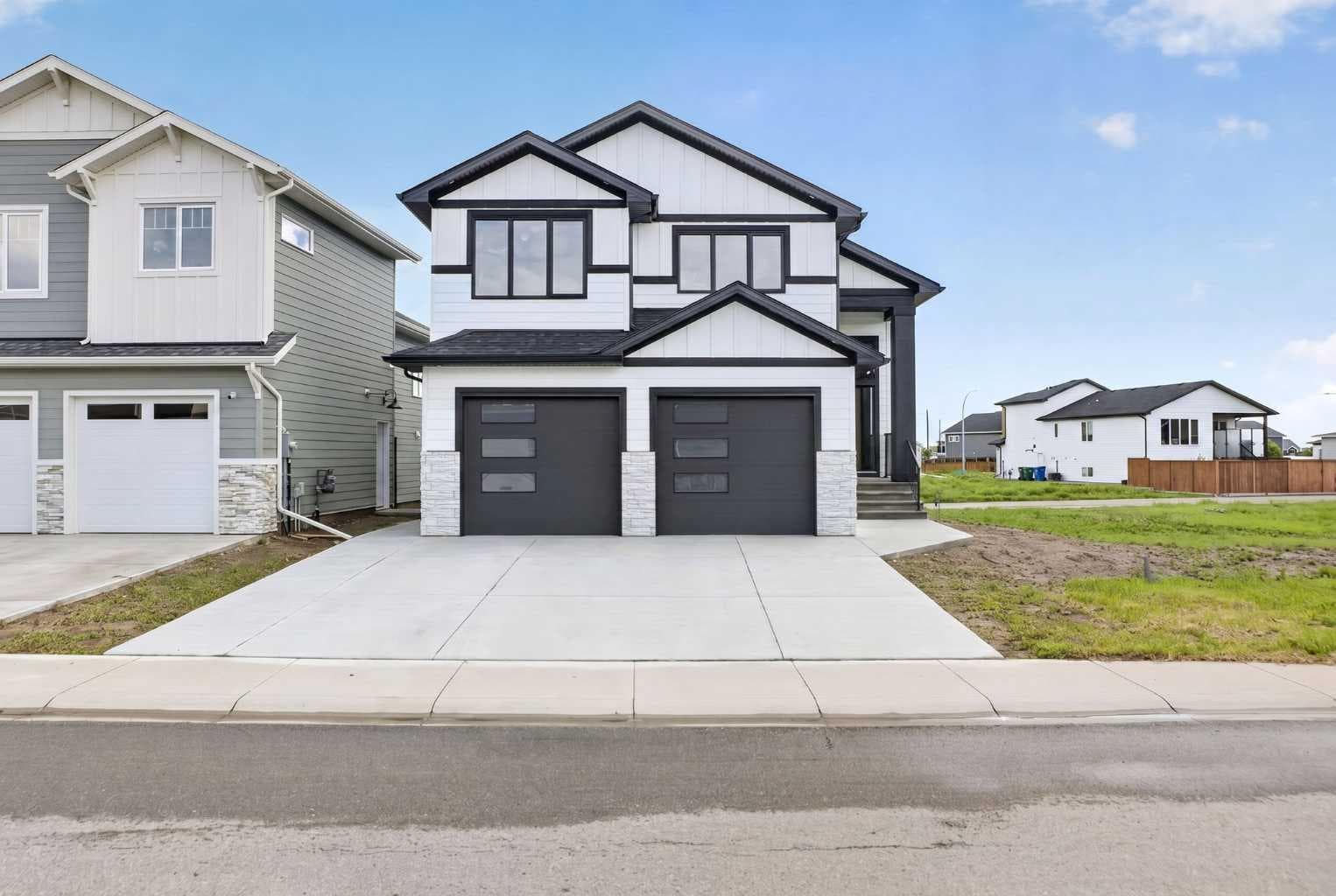 680 Sixmile Crescent S — photo 1