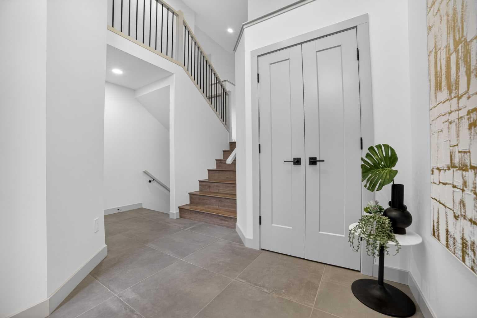 680 Sixmile Crescent S — photo 3