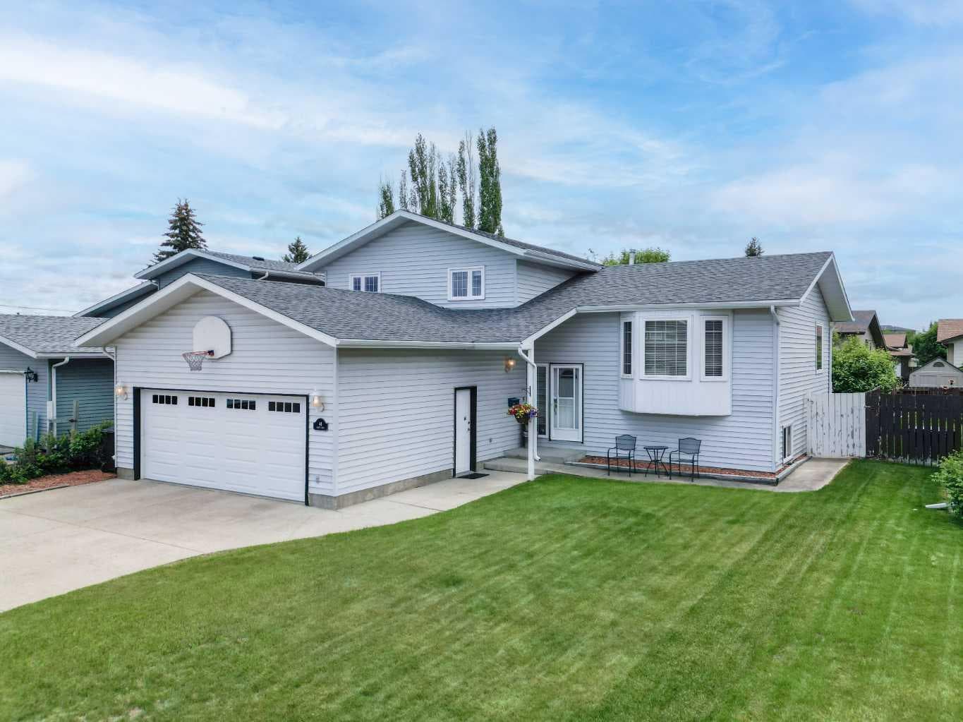 44 Huget Crescent — photo 1