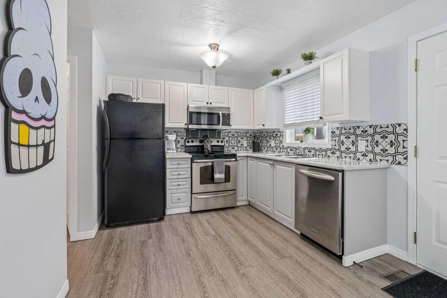 123 Stonemere Place — photo 2