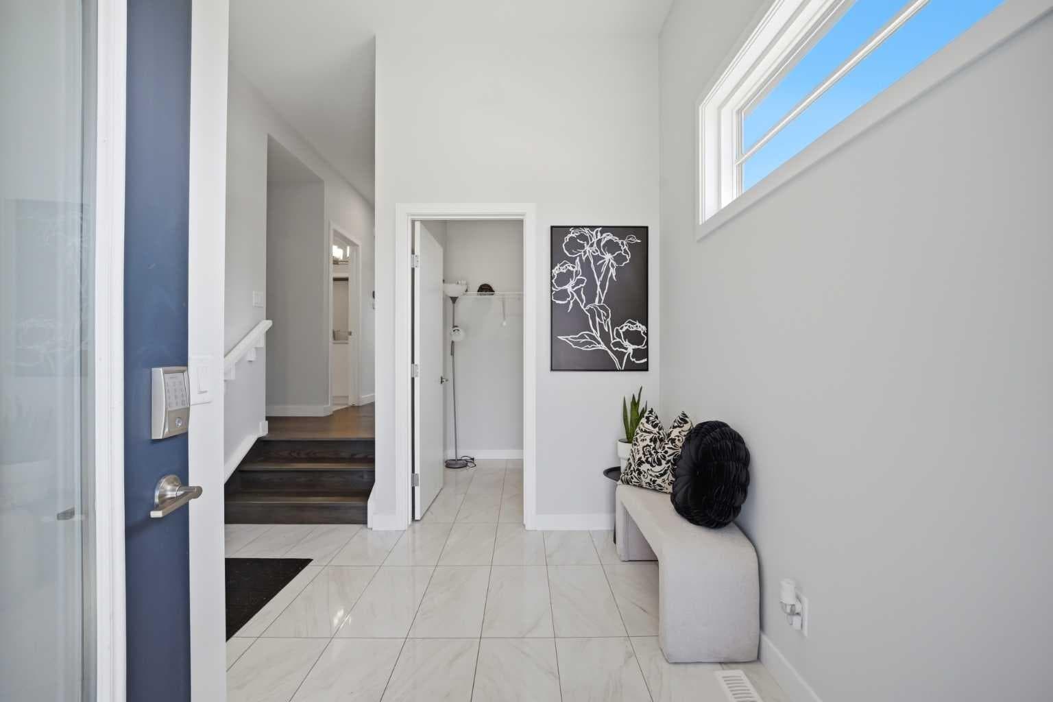 114 Corner Meadows Grove NE — photo 4