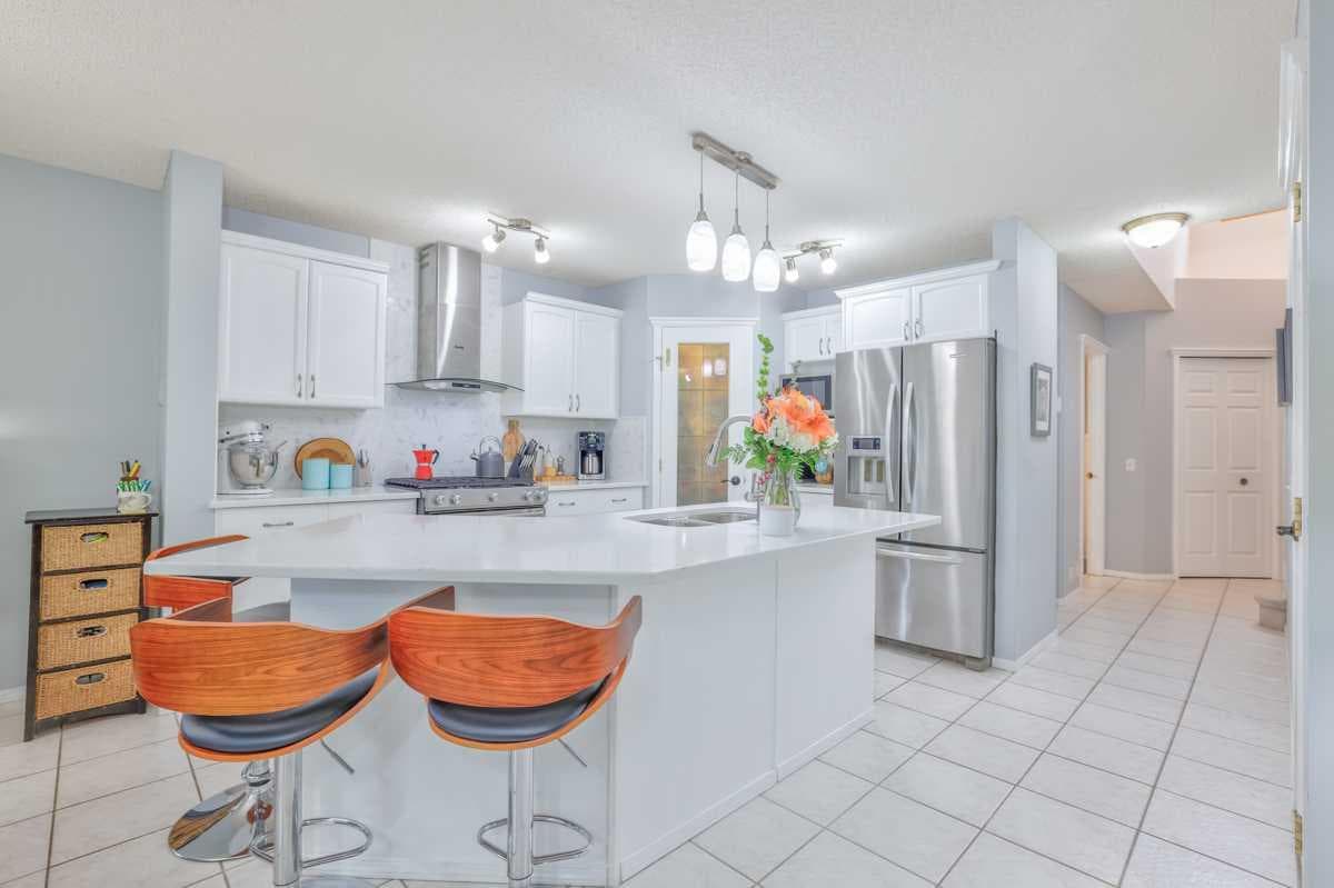 210 Mt Douglas Court SE — photo 3