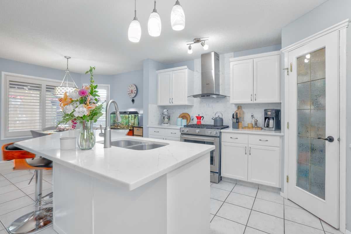 210 Mt Douglas Court SE — photo 4