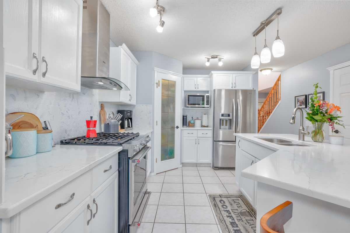 210 Mt Douglas Court SE — photo 5