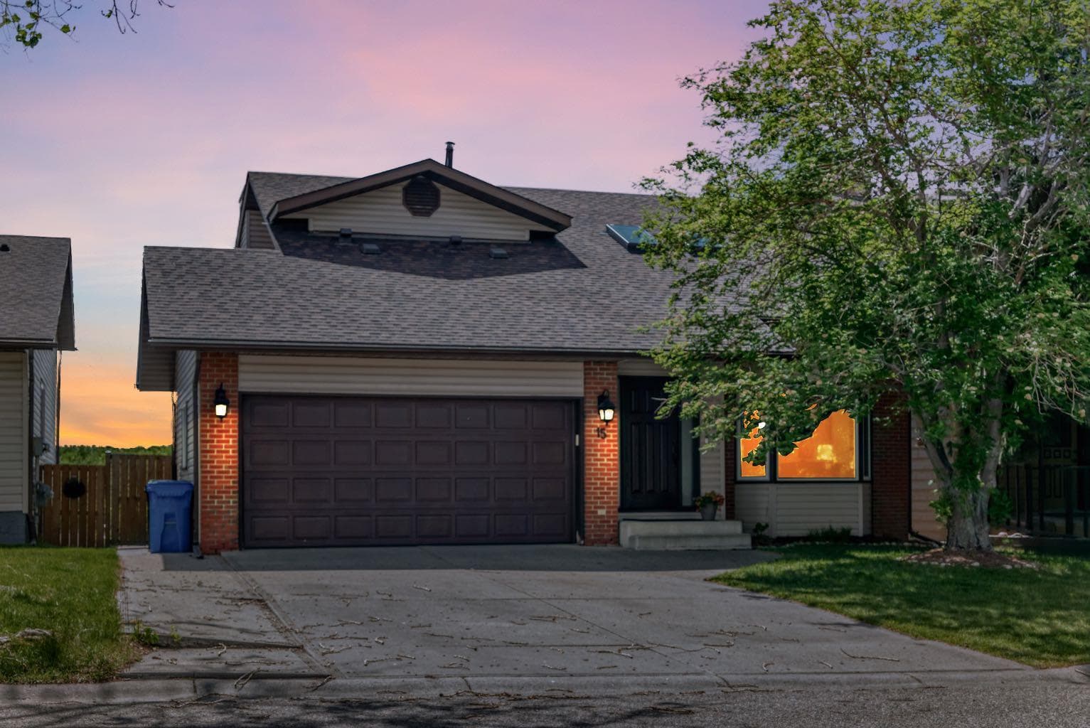 15 Hawkcliff Way NW — photo 1