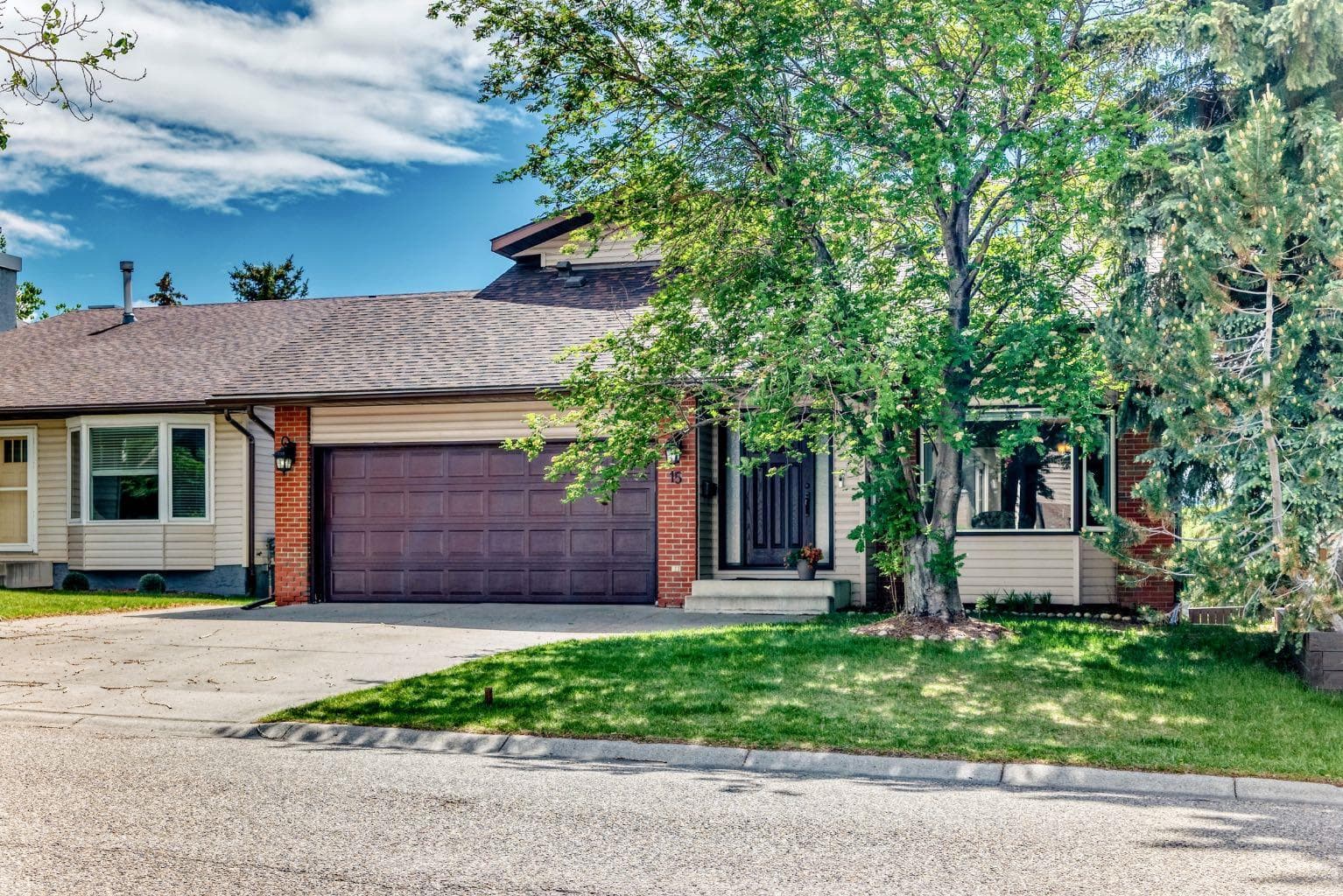 15 Hawkcliff Way NW — photo 2
