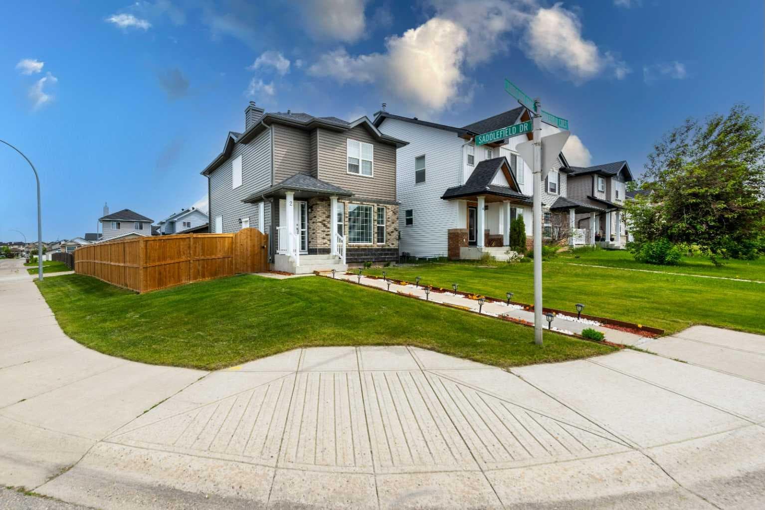 2 Saddlefield Crescent NE — photo 2