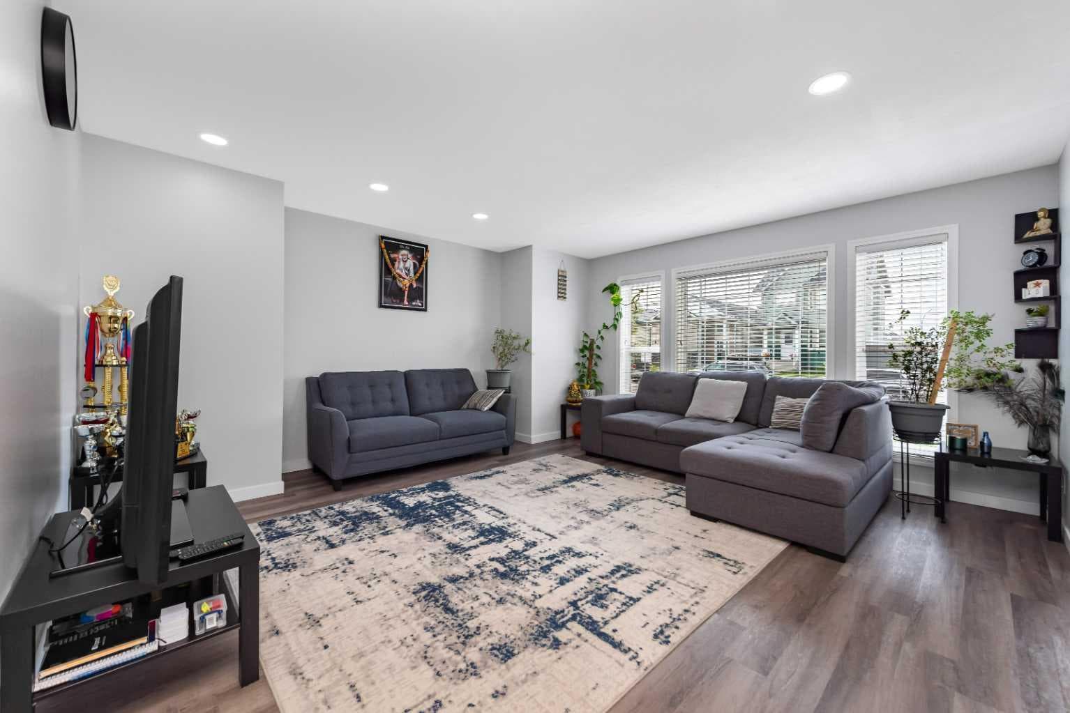 2 Saddlefield Crescent NE — photo 3