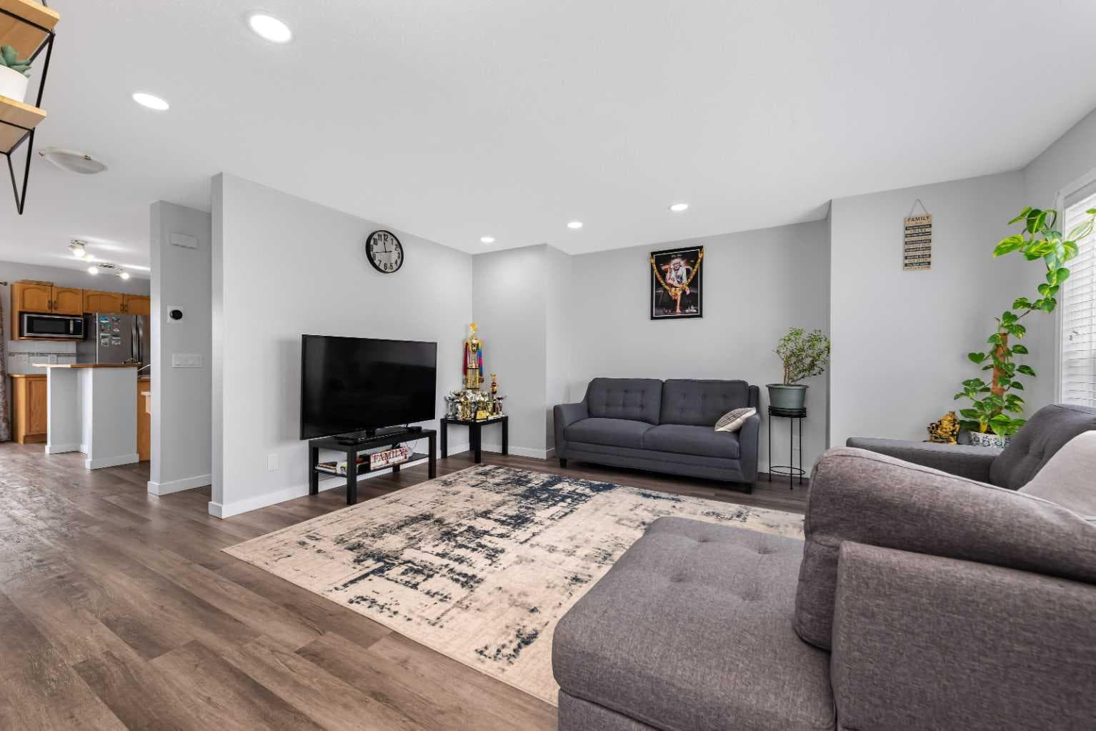 2 Saddlefield Crescent NE — photo 4