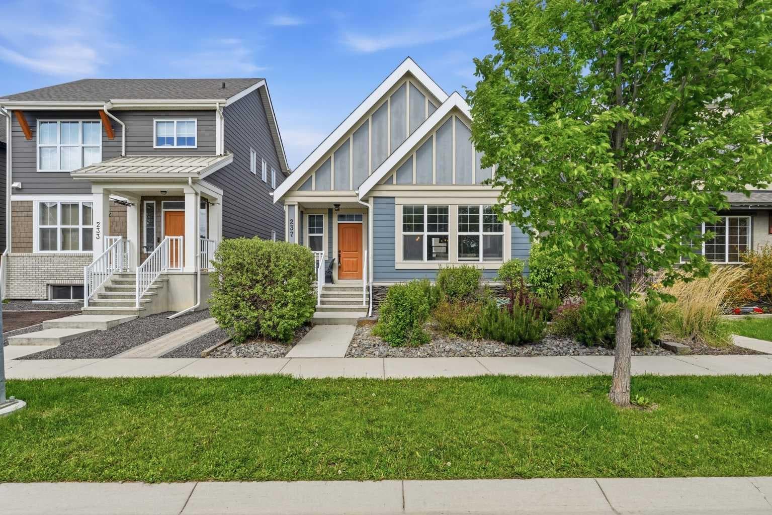 237 Mahogany Parade SE — photo 1