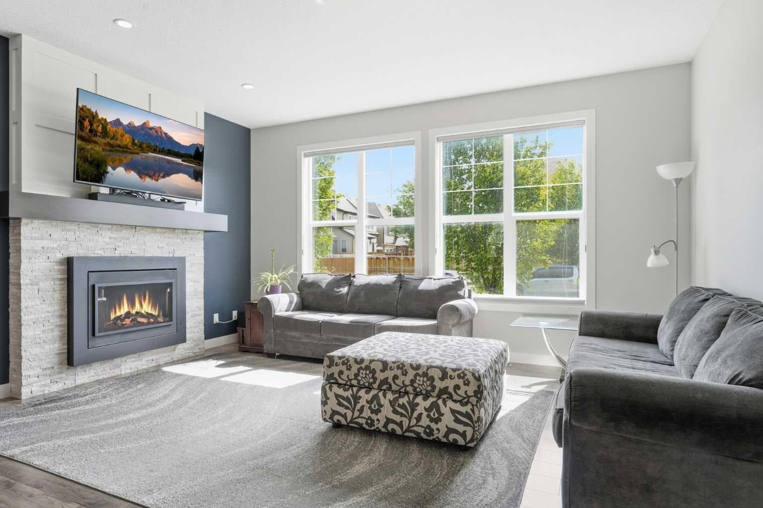 237 Mahogany Parade SE — photo 2