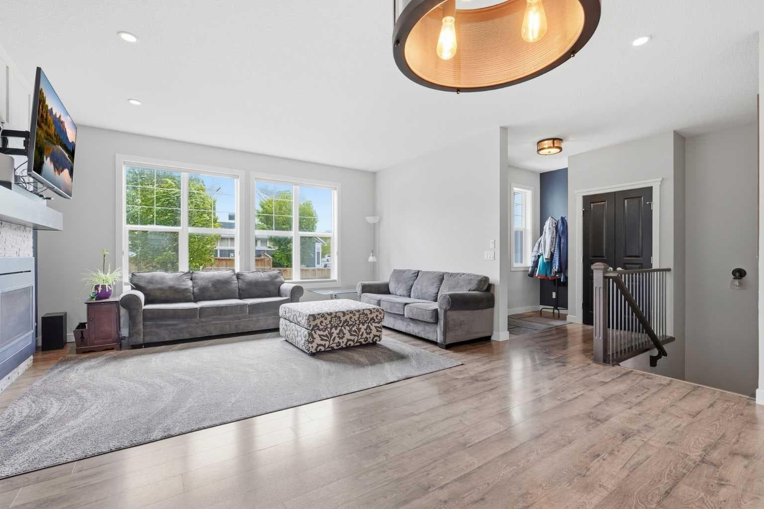 237 Mahogany Parade SE — photo 3