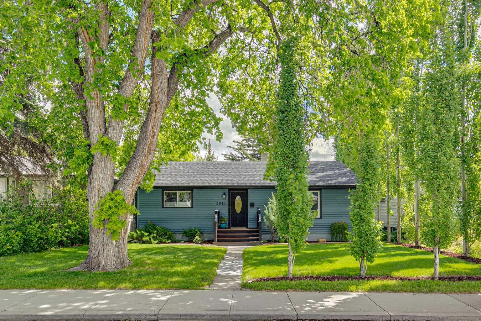 3016 29 Street SW — photo 1