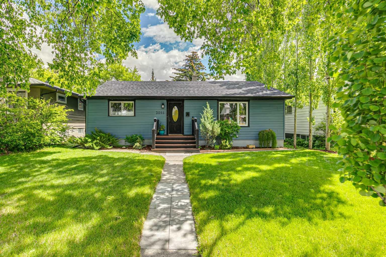 3016 29 Street SW — photo 2