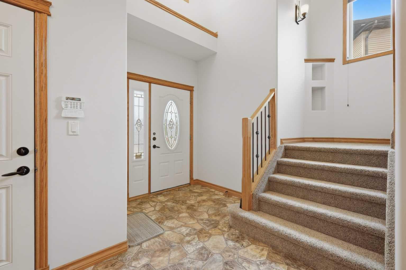 30 Lawson Close — photo 4